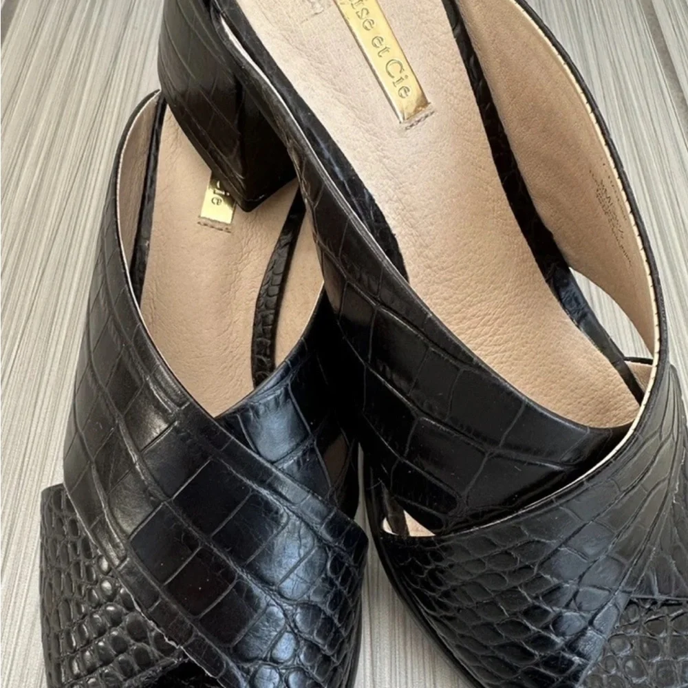 Black Textured Heels with Crocodile Pattern - Picture 2 of 6